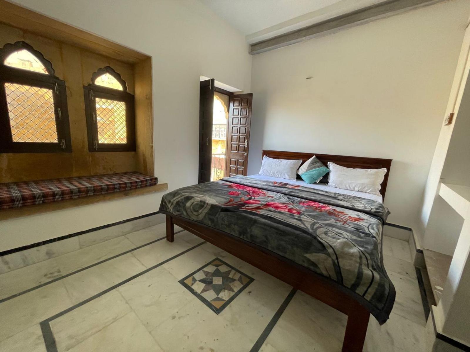 Hotel Sallu Safari Джайсалмер Стая снимка